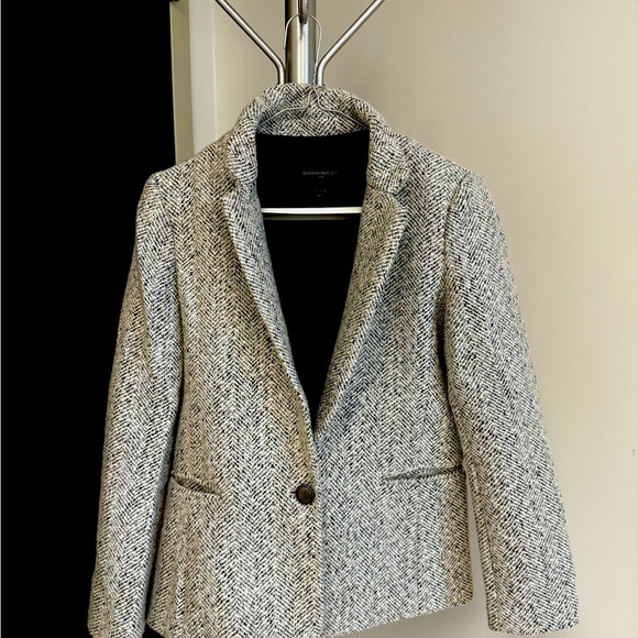 Banana Republic Jackets & Blazers - Banana Republic tweed jacket
